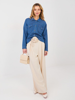 Niebieska jeansowa koszula z kieszeniami