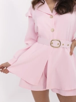 Jasnoróżowy garniturowy kombinezon z szortami