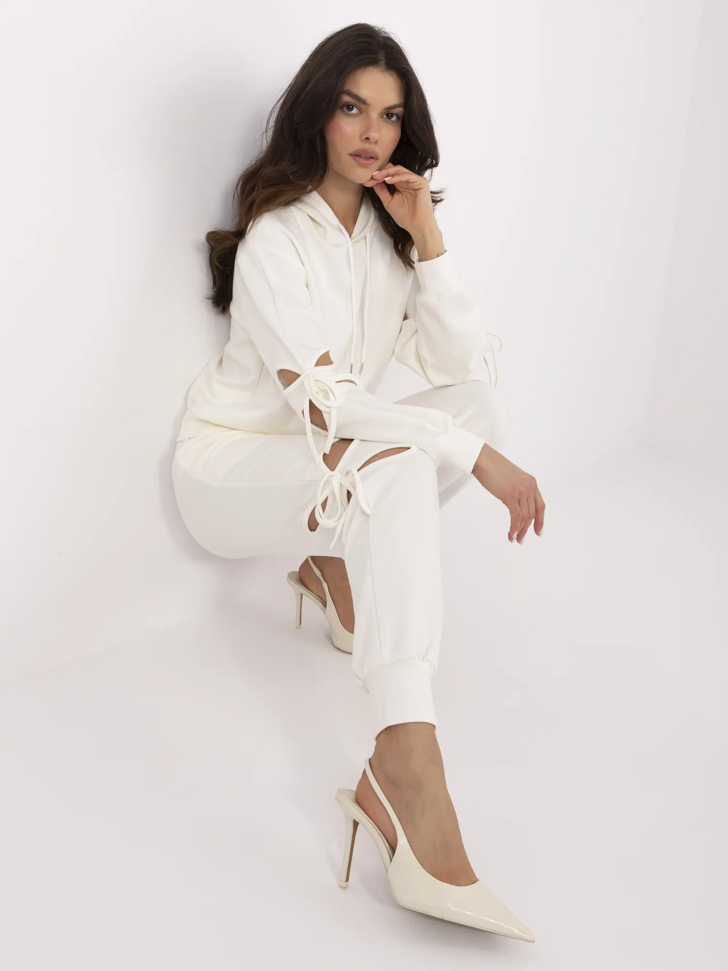 Ecru women's set with a viscose blend.
