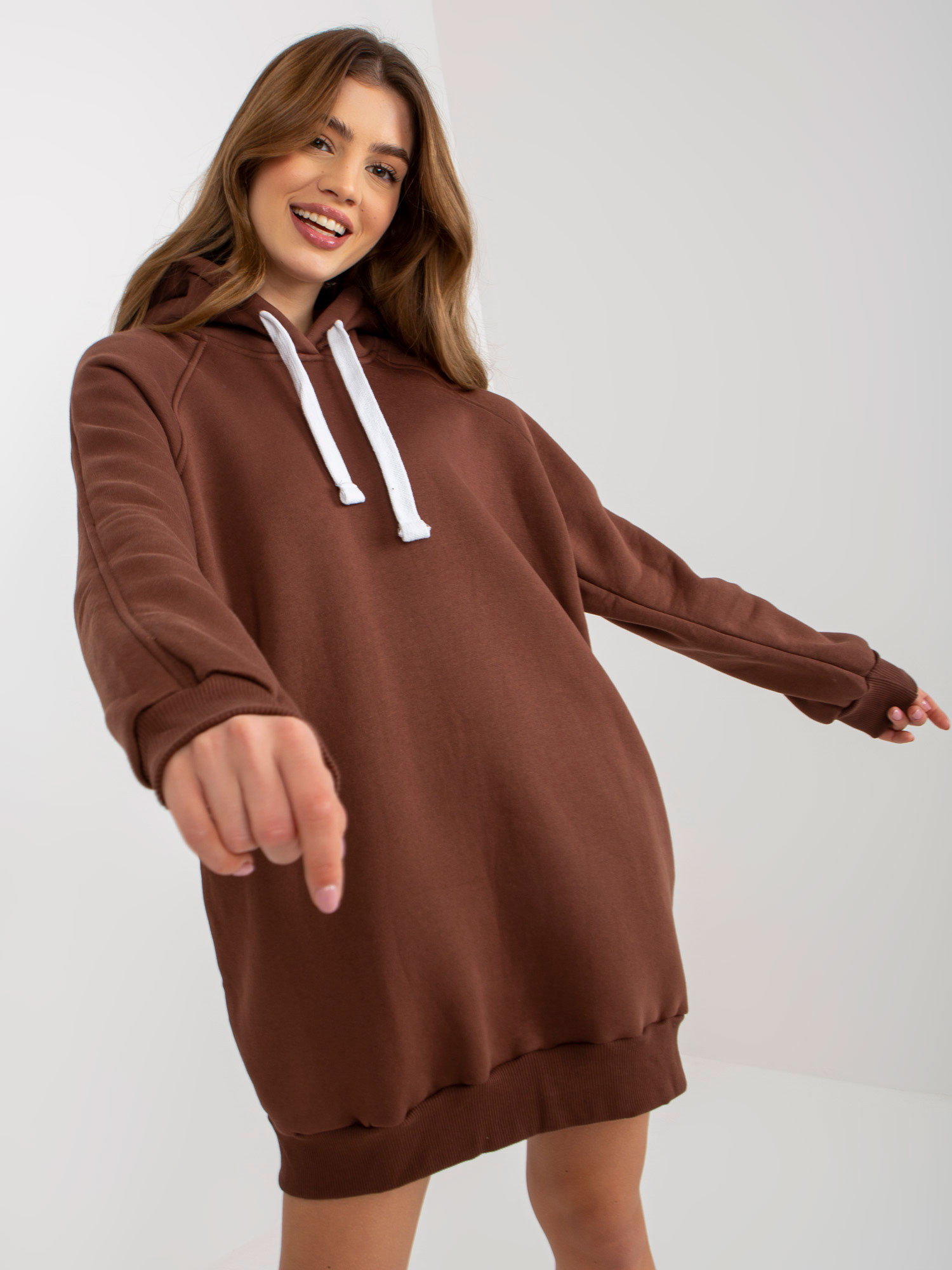 Brązowa długa dresowa bluza basic z kapturem