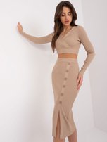 Hurt Ciemnobeżowy prążkowany komplet z krótkim swetrem