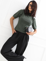 Khaki Damenpullover mit Stehkragen.