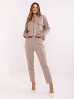 Dunkelbeige lässiges Set mit Oversize-Pullover.