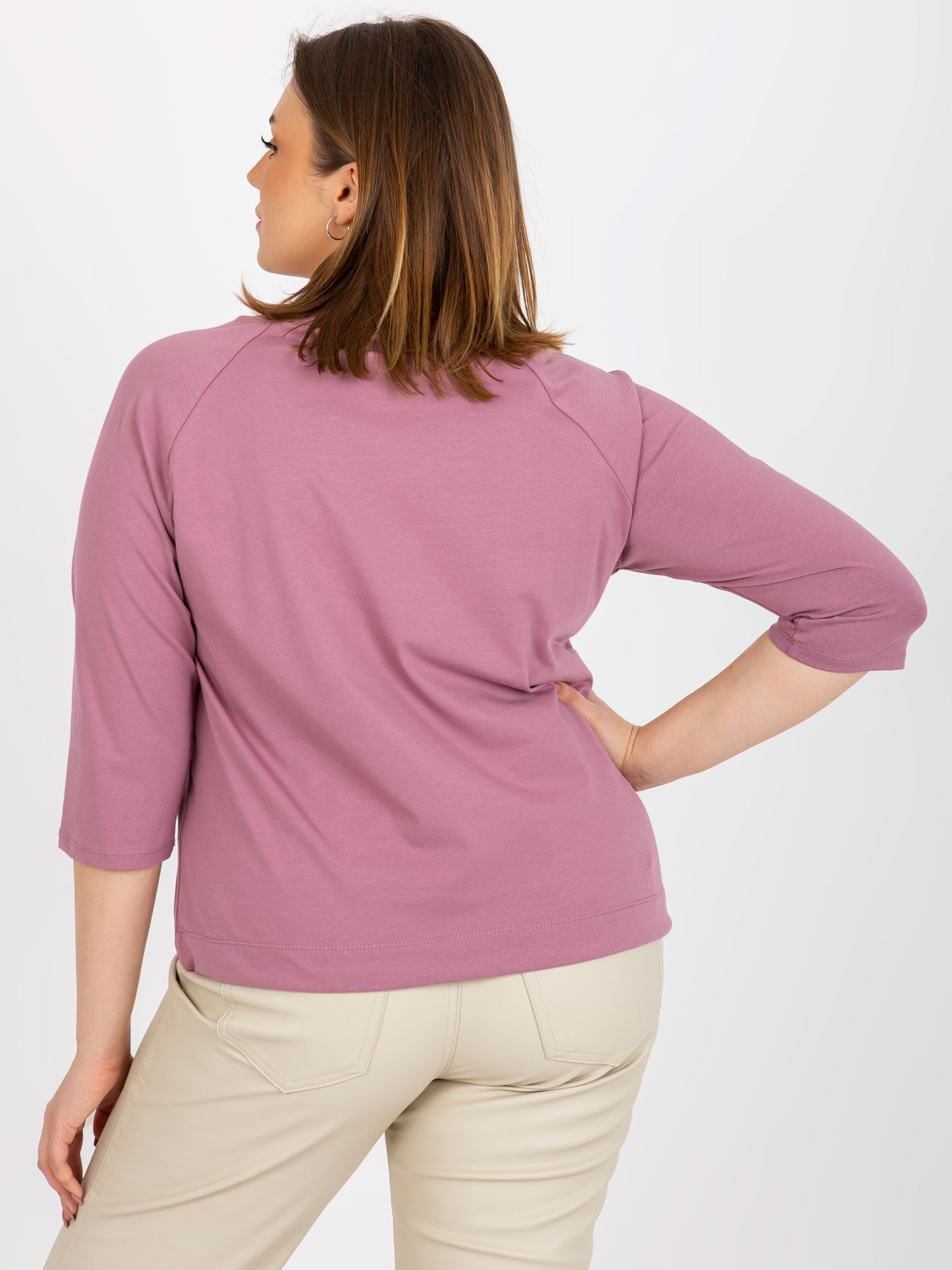 Brudnoróżowa bluzka plus size z aplikacją z dżetów