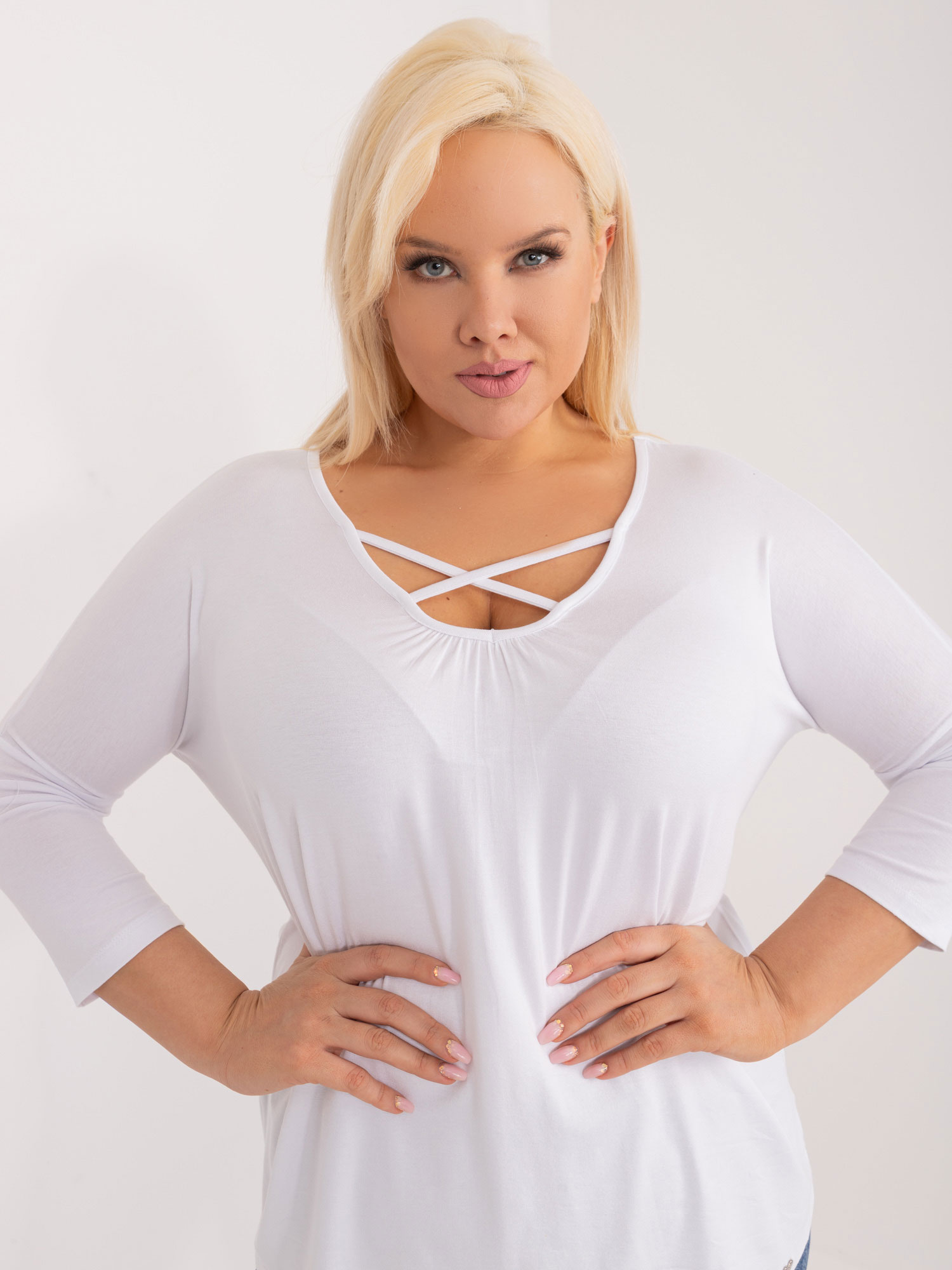 Balta plus size marškinėliai iš viskozės Mariel.