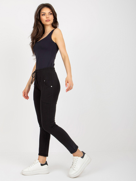 Hurtownia Czarne damskie spodnie dresowe regular fit