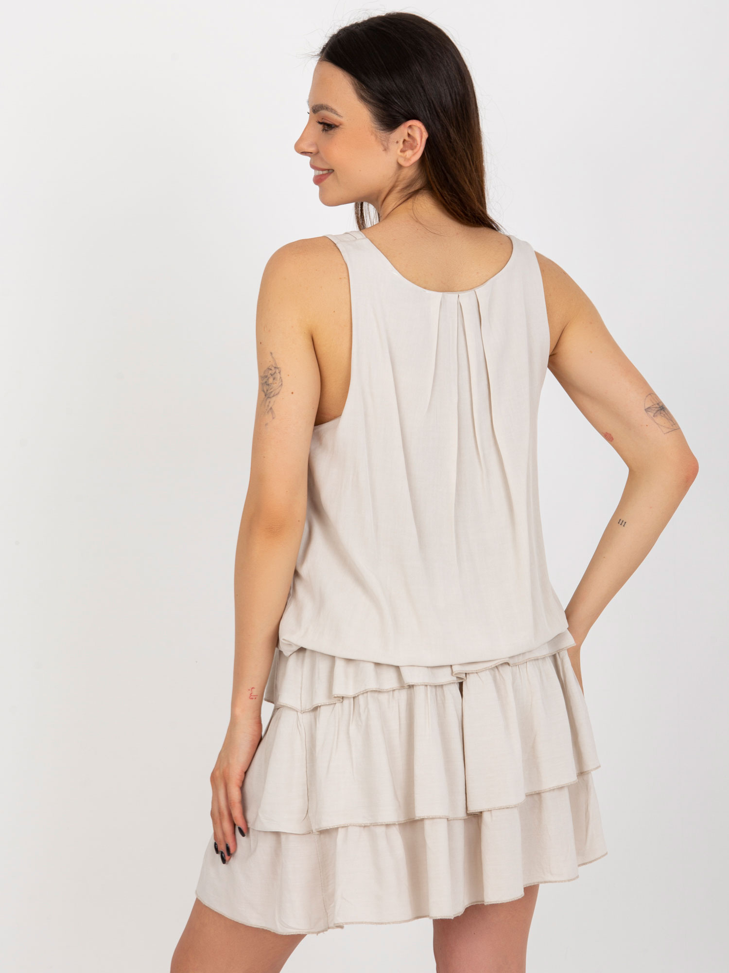 Hurt Jasnobeige Sommerkleid mit Rüschen OCH BELLA.