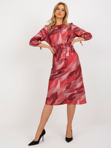 Hurt Bordowa sukienka koktajlowa z printami i rekawem 3/4