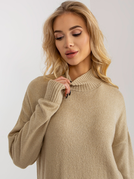 Hurt Beżowy długi sweter oversize z kieszeniami i półgolfem
