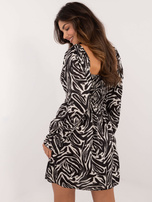 Hurtownia Ecru-czarna rozkloszowana sukienka w zebrę