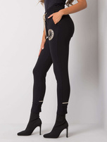 Czarne spodnie dresowe z nadrukiem Larissa