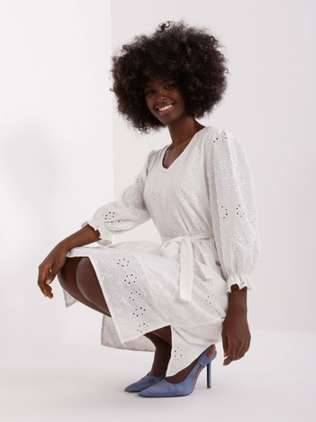 Hurtownia Ecru ażurowa sukienka z rękawem 3/4