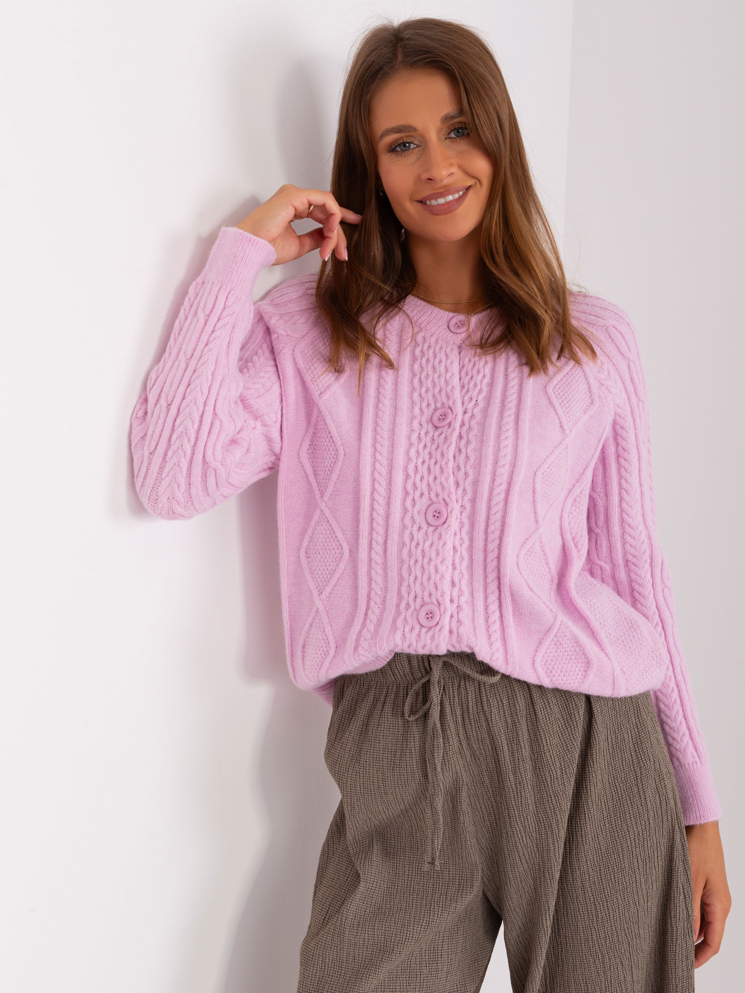 Liliowy damski sweter rozpinany z guzikami