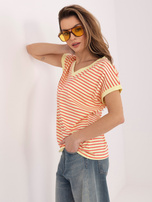 Jasnożółto-czerwony t-shirt oversize z dekoltem V