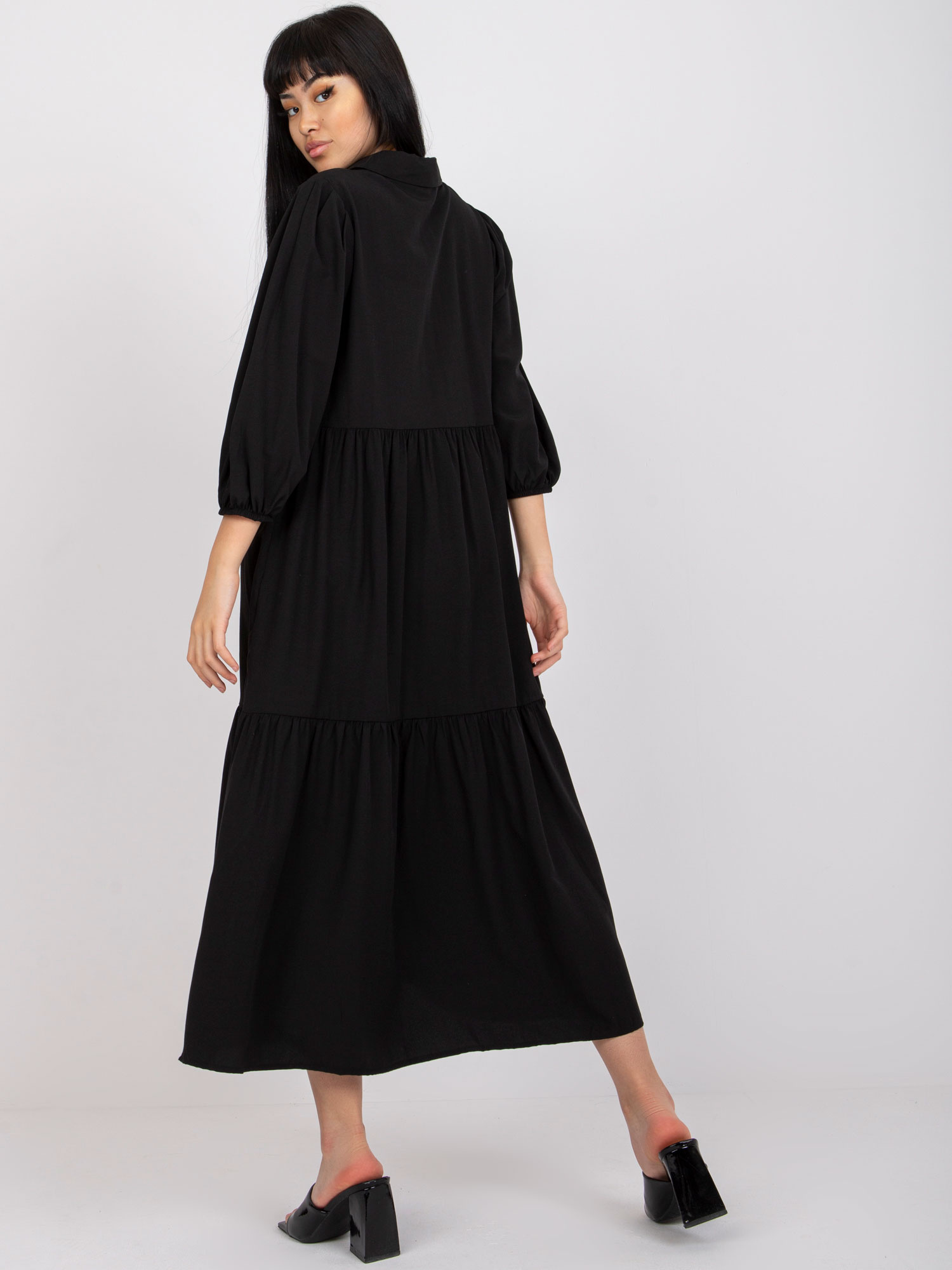 Schwarzes ausgestelltes Kleid mit Rüsche aus Baumwolle RUE PARIS.
