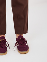 Czekoladowy dresowy komplet z naszywkami RUE PARIS 