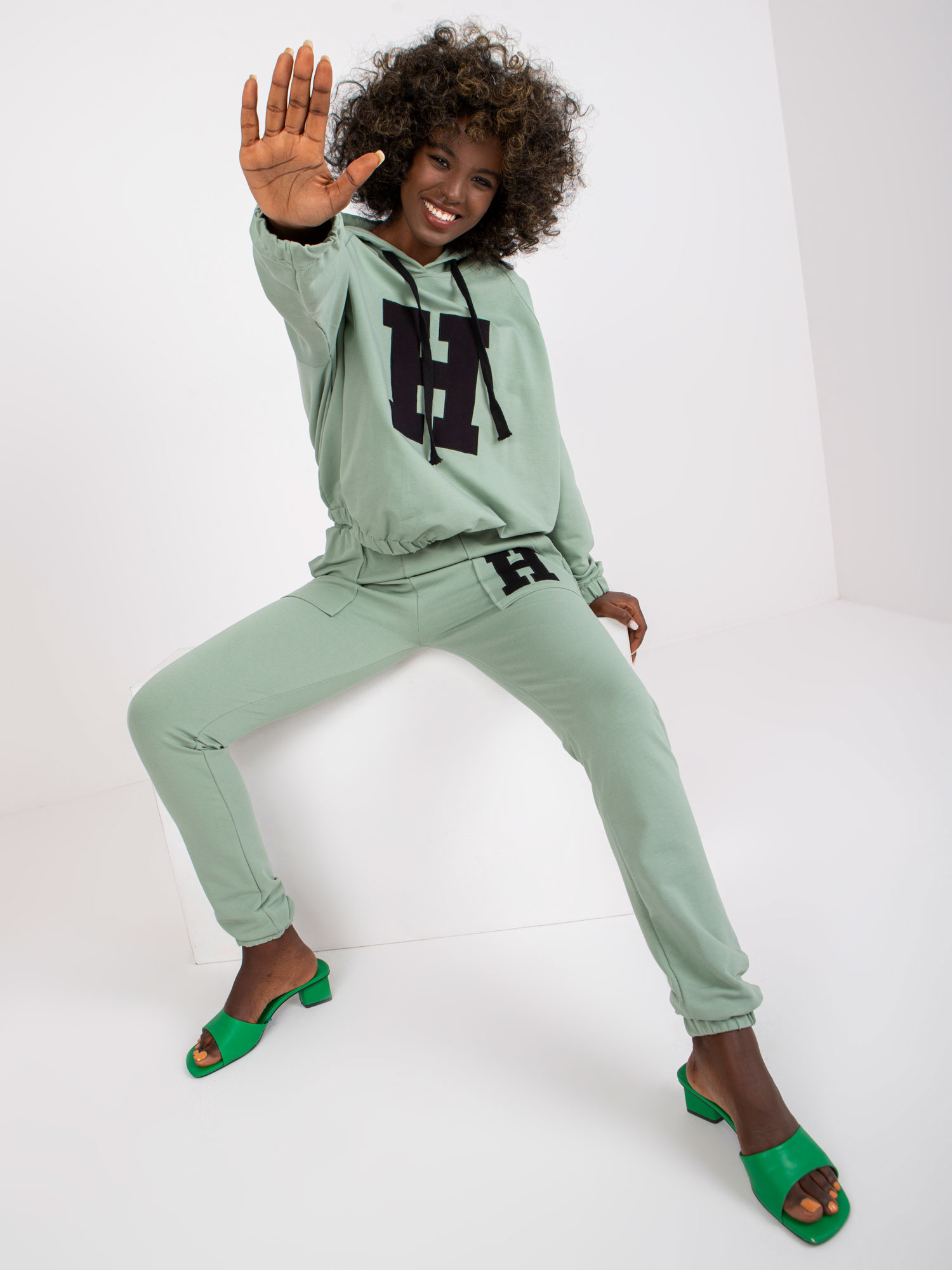 Pistachio two-piece sweatsuit set with Natela pants 