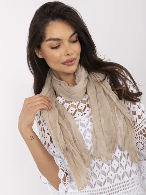 Beżowa marszczona chusta z wiskozy