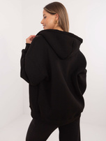 Schwarzer Kapuzenpullover mit Reißverschluss.
