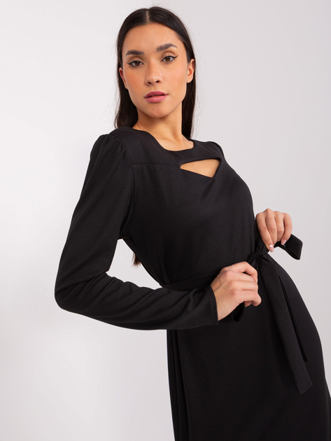 Hurtownia Czarna sukienka koktajlowa z rozcięciami