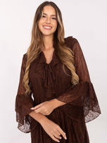 Brązowa krótka sukienka z wiązaniem przy dekolcie 