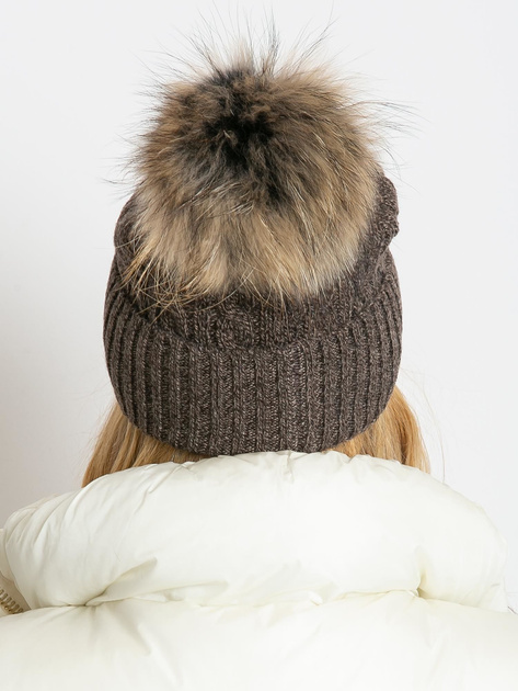 Ciemnobrązowa czapka ze ściągaczem i futrzanym pomponem