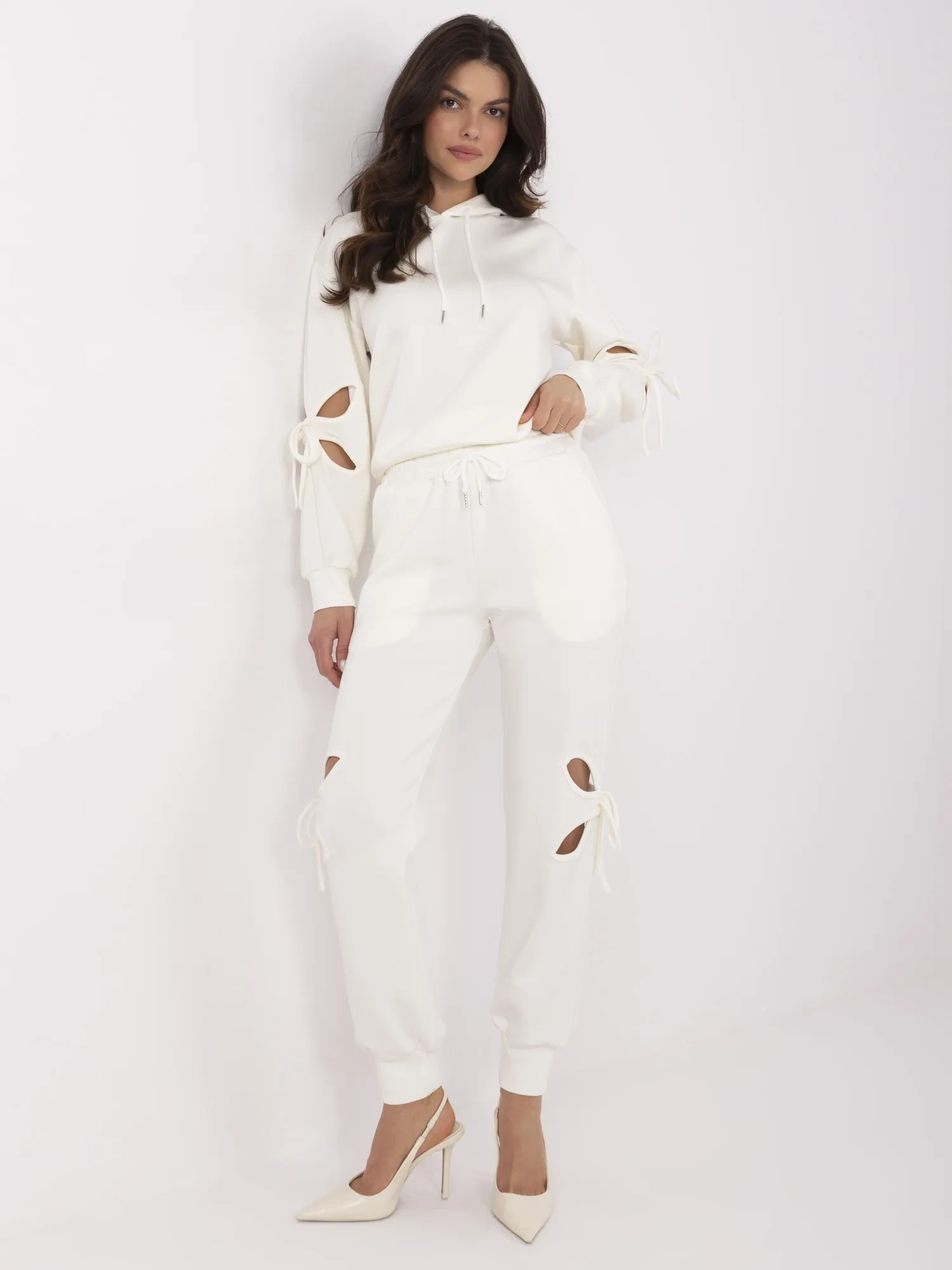 Ecru women's set with a viscose blend.