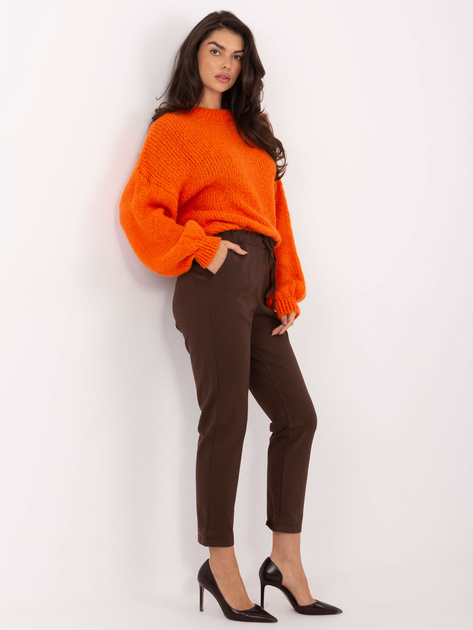Pomarańczowy sweter z bufiastymi rękawami