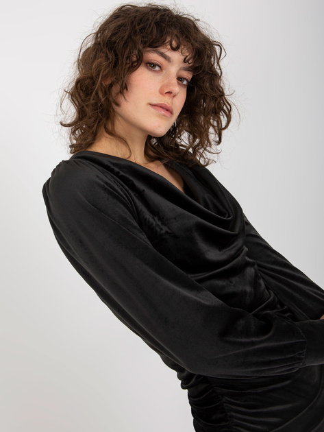 Hurt Czarna welurowa sukienka koktajlowa z lejącym dekoltem RUE PARIS