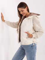Ecru damska kamizelka z pikowaniem