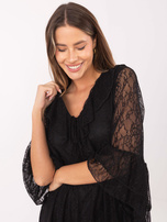 Czarna koronkowa sukienka z żabotem 