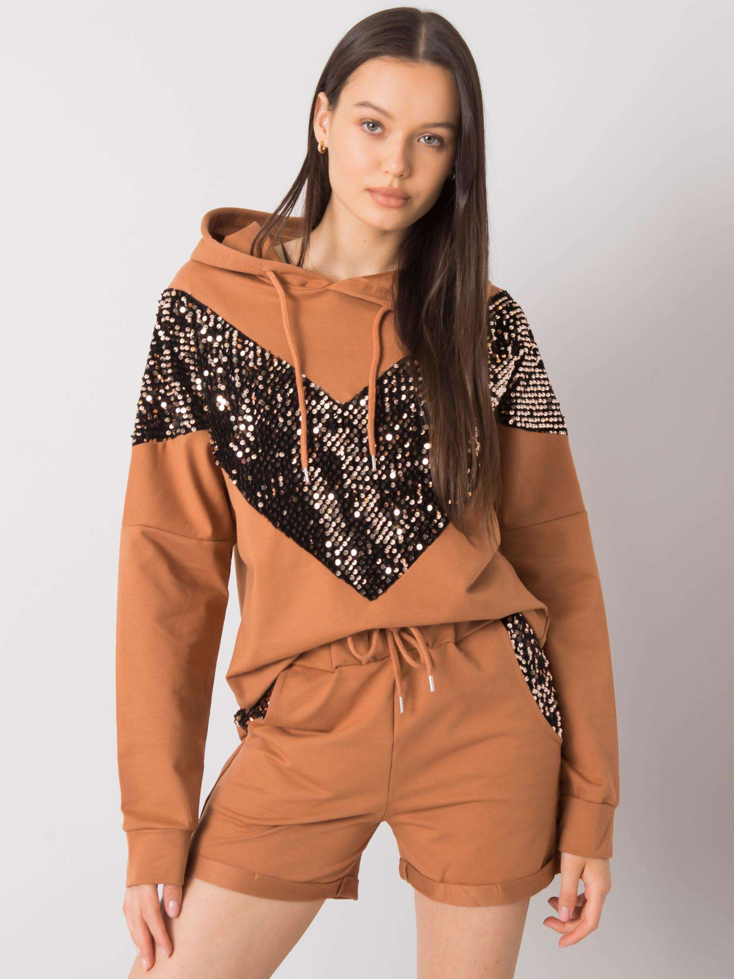 Camelowy komplet z aplikacją Phylicia