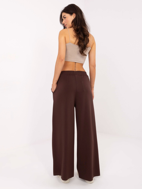 Czekoladowe dresowe spodnie z kieszeniami