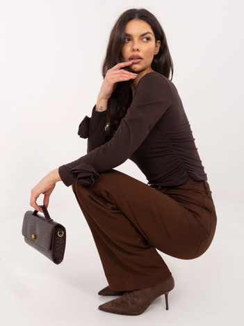 Czekoladowa krótka bluzka z drapowaniem