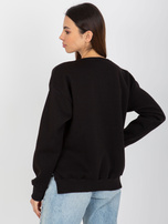 Hurt Czarna dresowa bluza kangurka z aplikacją i misiem 