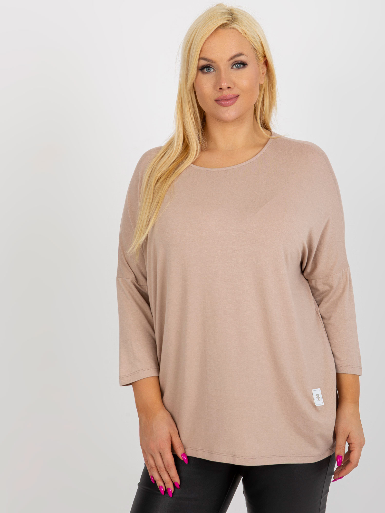 Beżowa bluzka plus size basic z rękawem 3/4