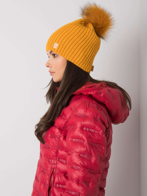 Ciemnożółta ocieplana czapka damska z pomponem