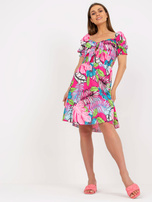 Różowa letnia sukienka z printami i marszczonym rękawem