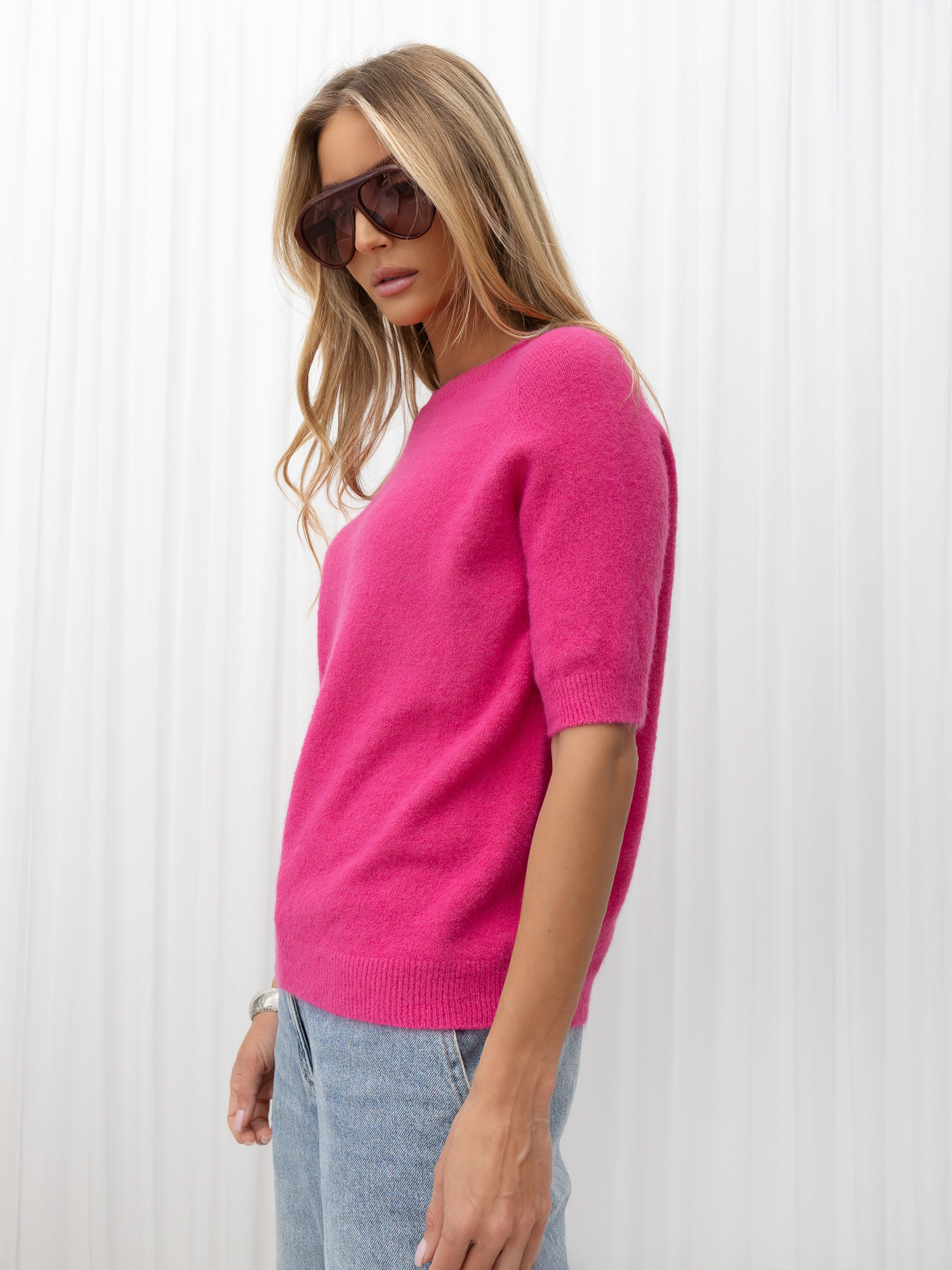 Rosa Damen Basic-Pullover mit rundem Ausschnitt.