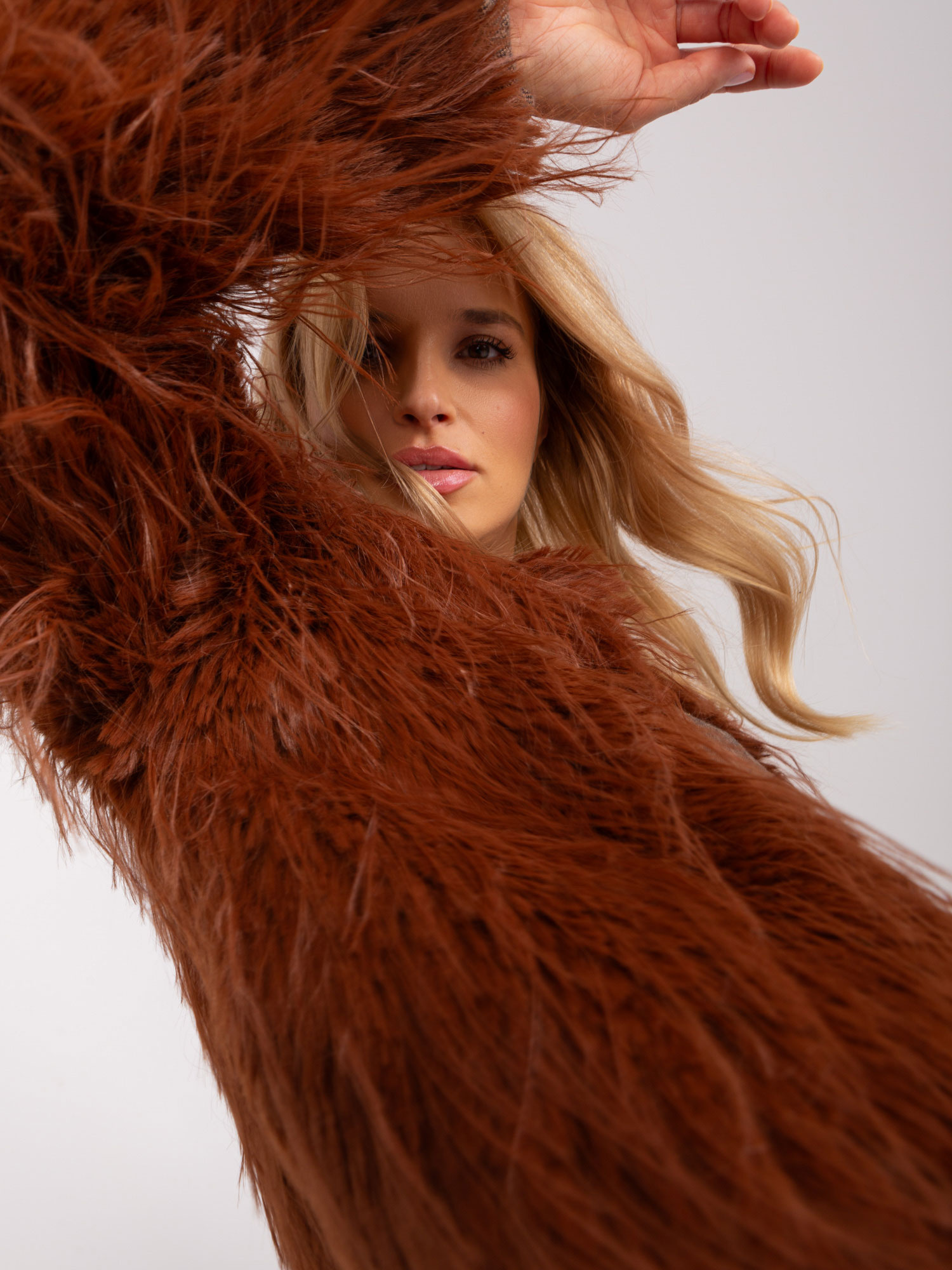 Ciemnopomarańczowa futrzana kurtka przejściowa bez kaptura