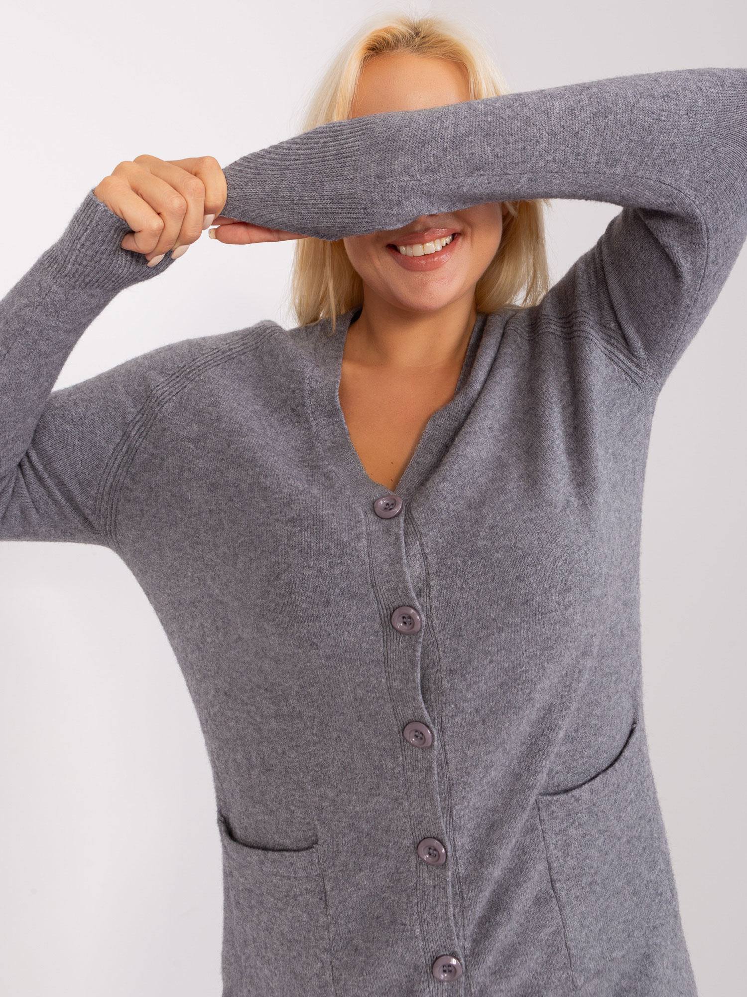 Ciemnoszary damski kardigan plus size z kieszeniami