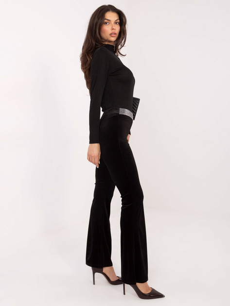 Czarne welurowe spodnie dzwony na imprezę