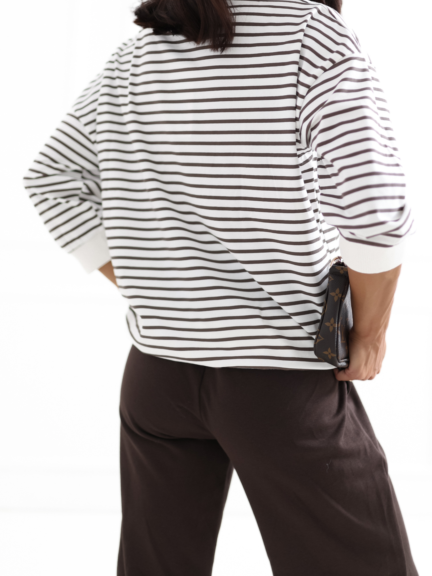 Brown cotton blouse with 3/4 sleeves.