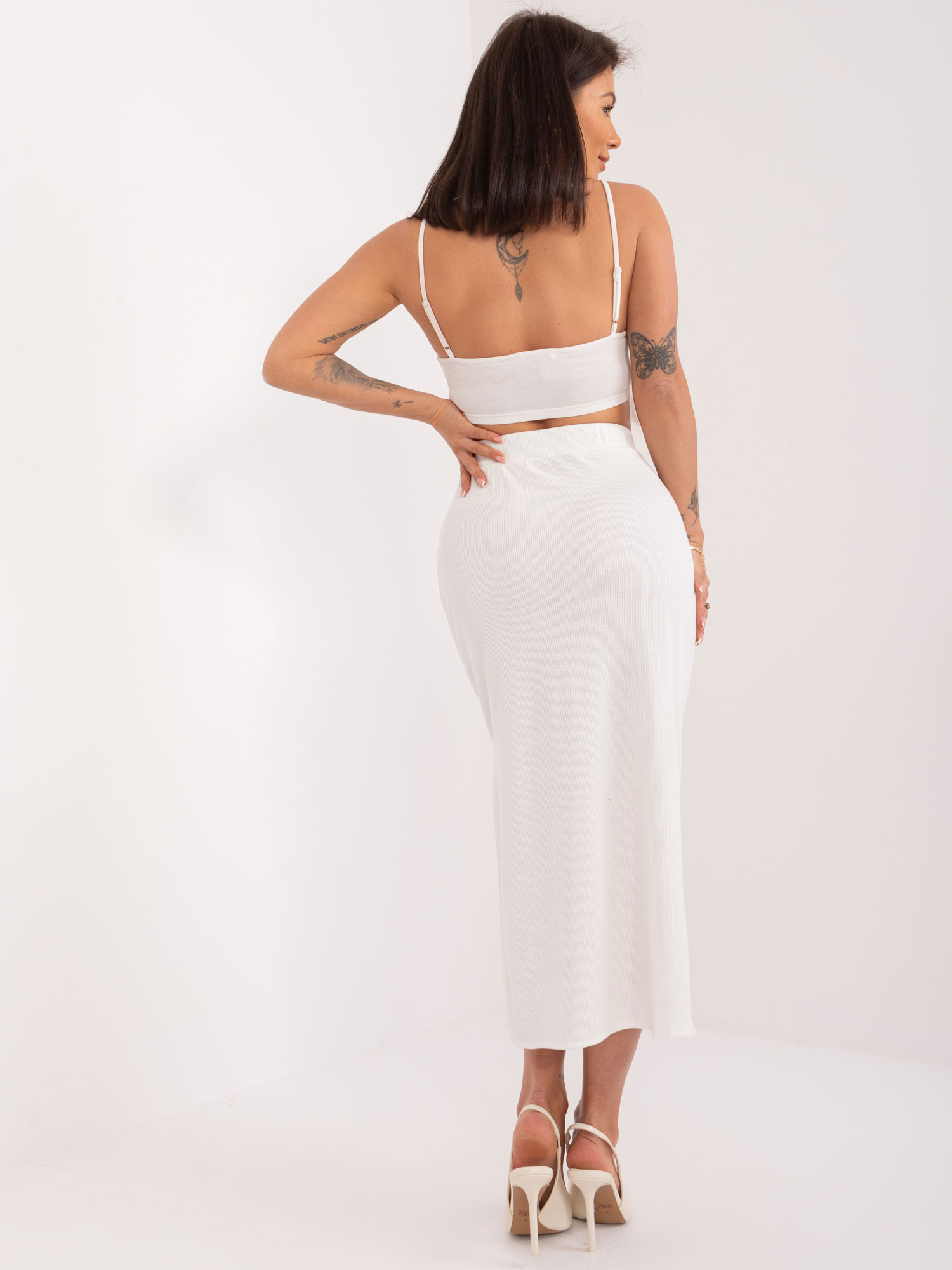 Hurt Ecru knitted basic skirt with a slit.