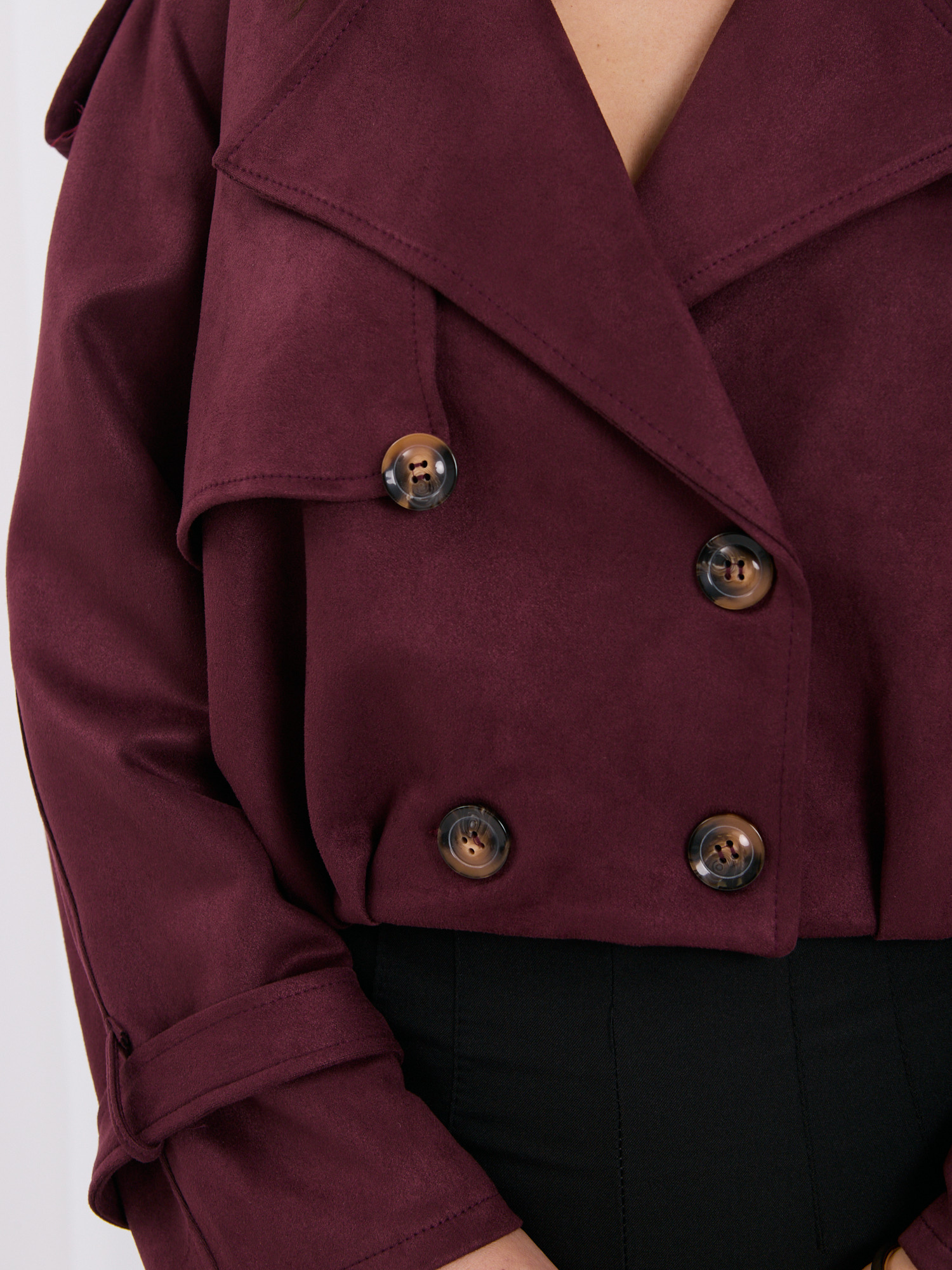 Burgundy suede imitation jacket with an elastic at the bottom.