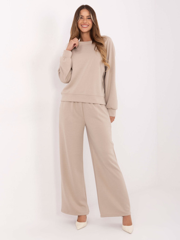 Beżowy dwuczęściowy komplet w jednolitym kolorze