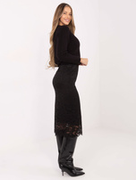 Czarna dopasowana spódnica z koronki