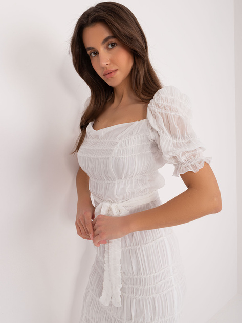 Hurtownia Biała dopasowana sukienka z rozcięciem