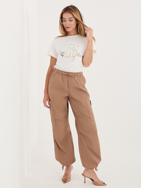 Ecru bawełniany t-shirt z haftem