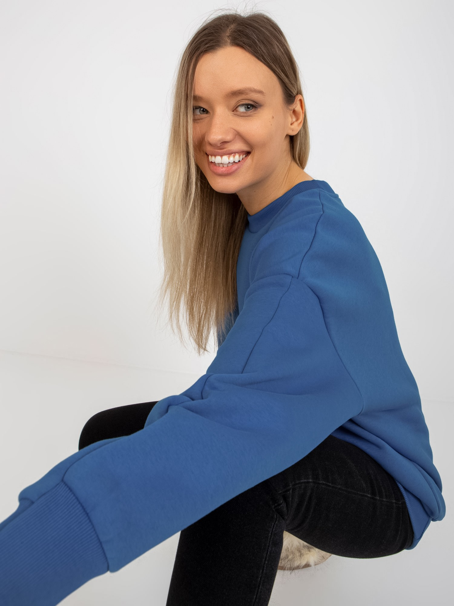 Ciemnoniebieska dresowa bluza basic oversize